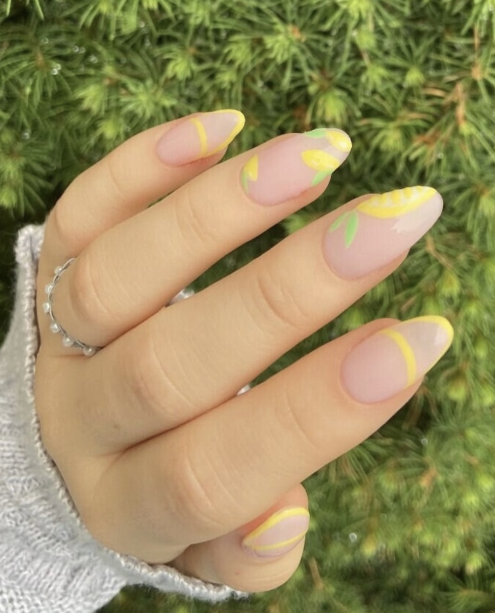 Lemon and Outline French Tip